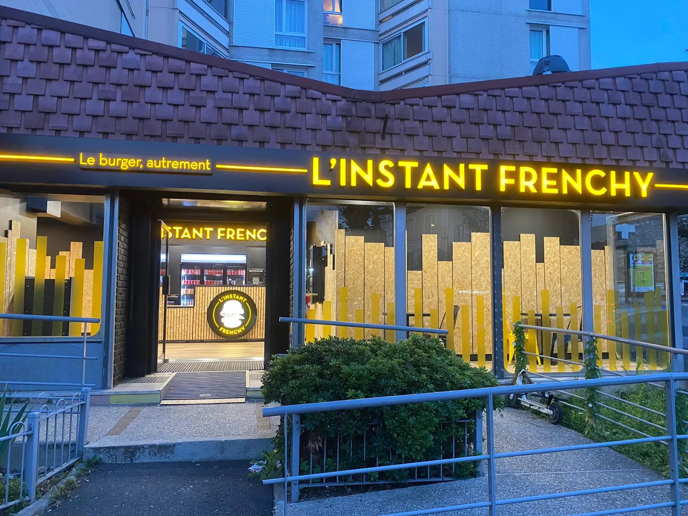 L'Instant Frenchy banner